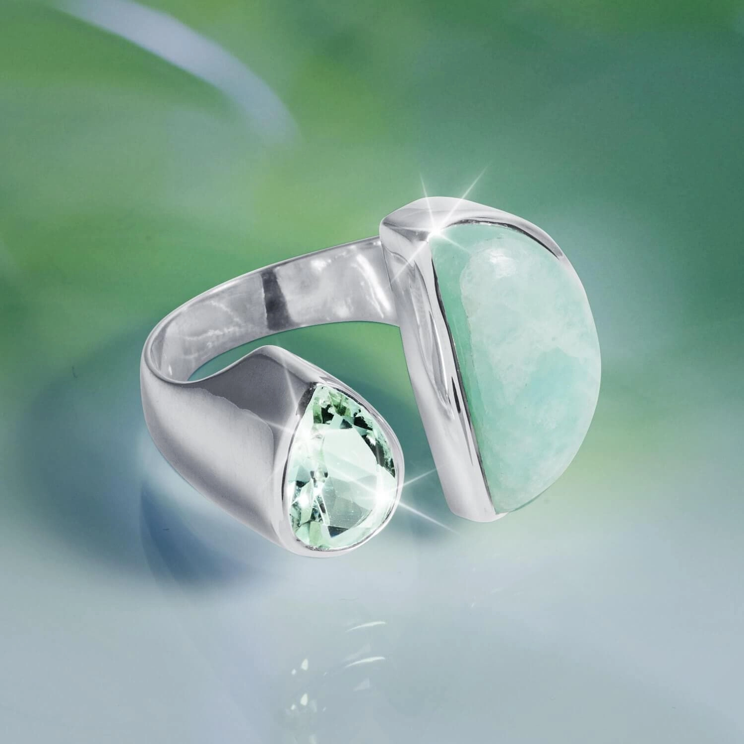 Luna Amazon Ring